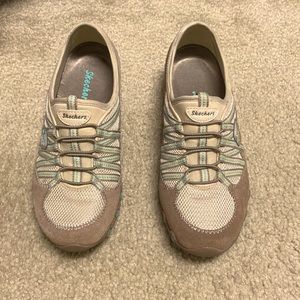 Sketchers-women’s size 7.5. Casual relaxed fit. Excellent condition